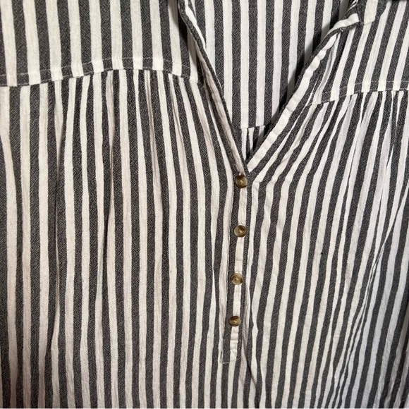 Time and Tru Popover Tank Top White Gray Stripe - Picture 4 of 12